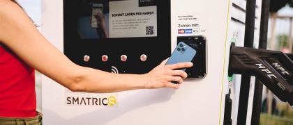 Kontaktlose Kartenzahlung im gesamten Schnellladenetz von SMATRICS EnBW möglich